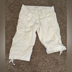 Maurices Cream Cargo Capris